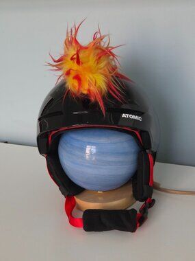 SKI/SNOW ATOMIC HELMET FOR KIDS/MEN WITH VIBRANT PARAWILD MOHAWK ATTACHMENT